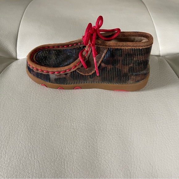 Twisted X toddler shoes size 8 shiny leopard print only worn for pictures - Picture 2 of 10